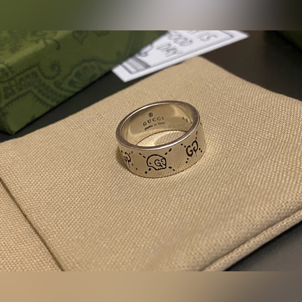 Unisex Gucci ring size 6